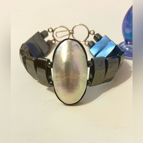 Tungsten Link with a large Mabe Pearl Bracelet - Picture 8 of 10